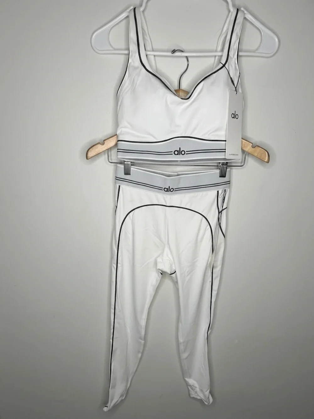 Alo Yoga NWT 2 Piece Set White Black Piping Sports Bra & Leggings